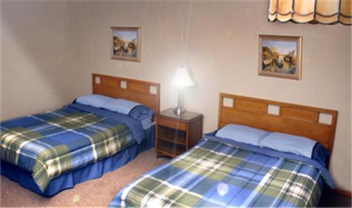 The Wesley Inn Motel Lake Geneva Room photo