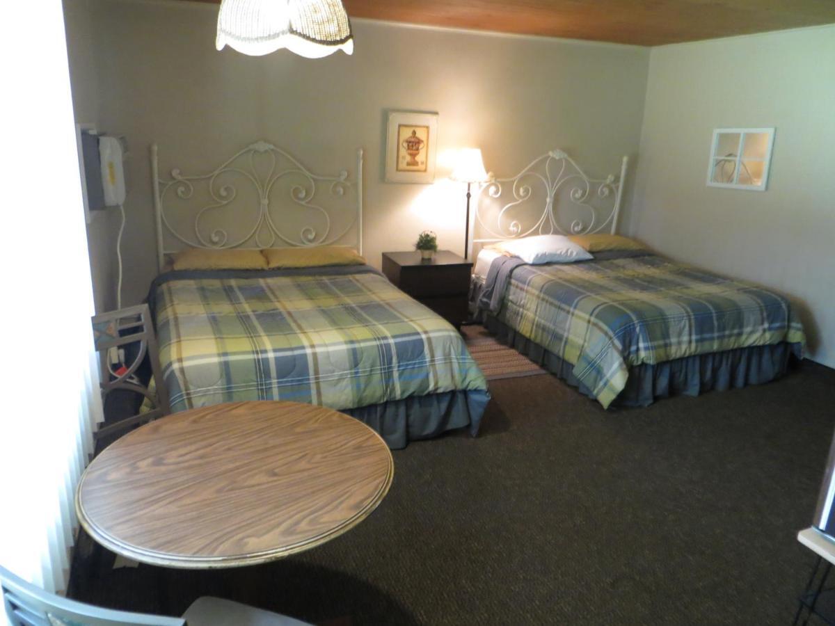The Wesley Inn Motel Lake Geneva Room photo